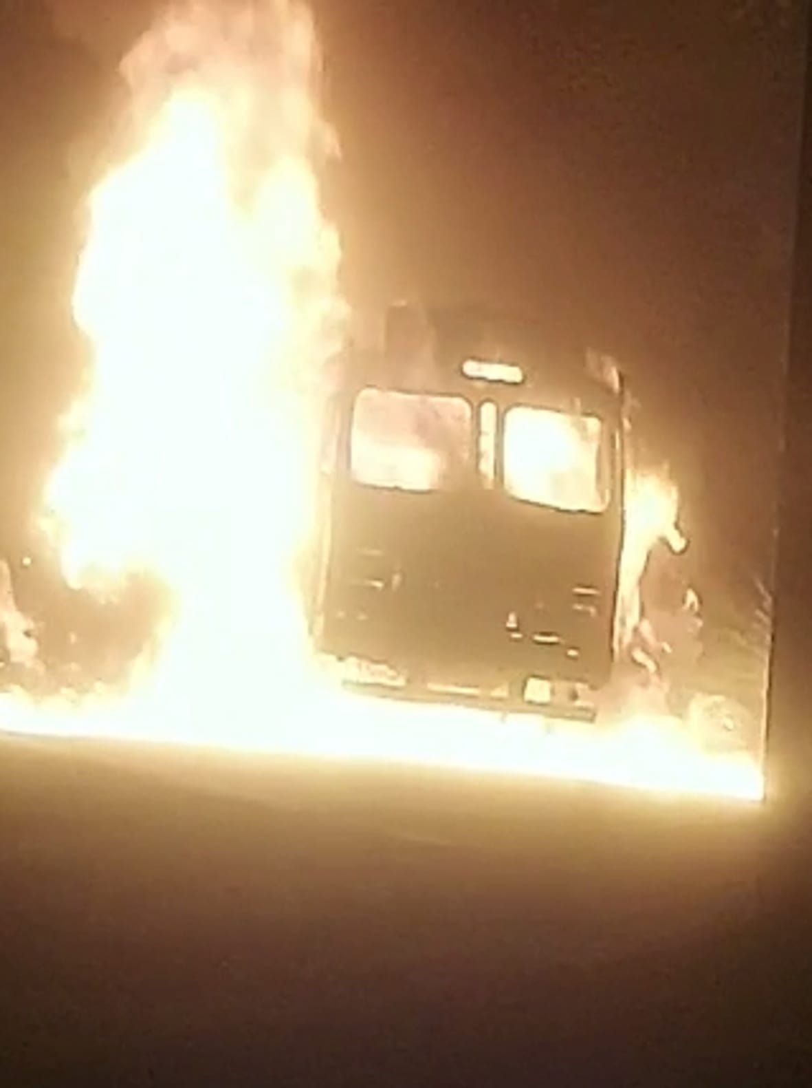 Truck caught fire, clothes worth lakhs burnt