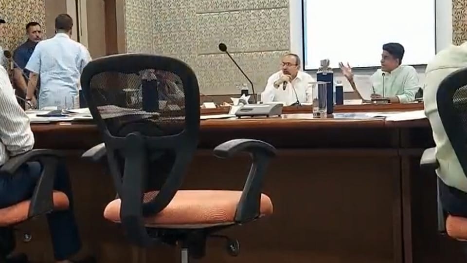 BJP accuses Kejriwal of leaving NDMC meeting midway