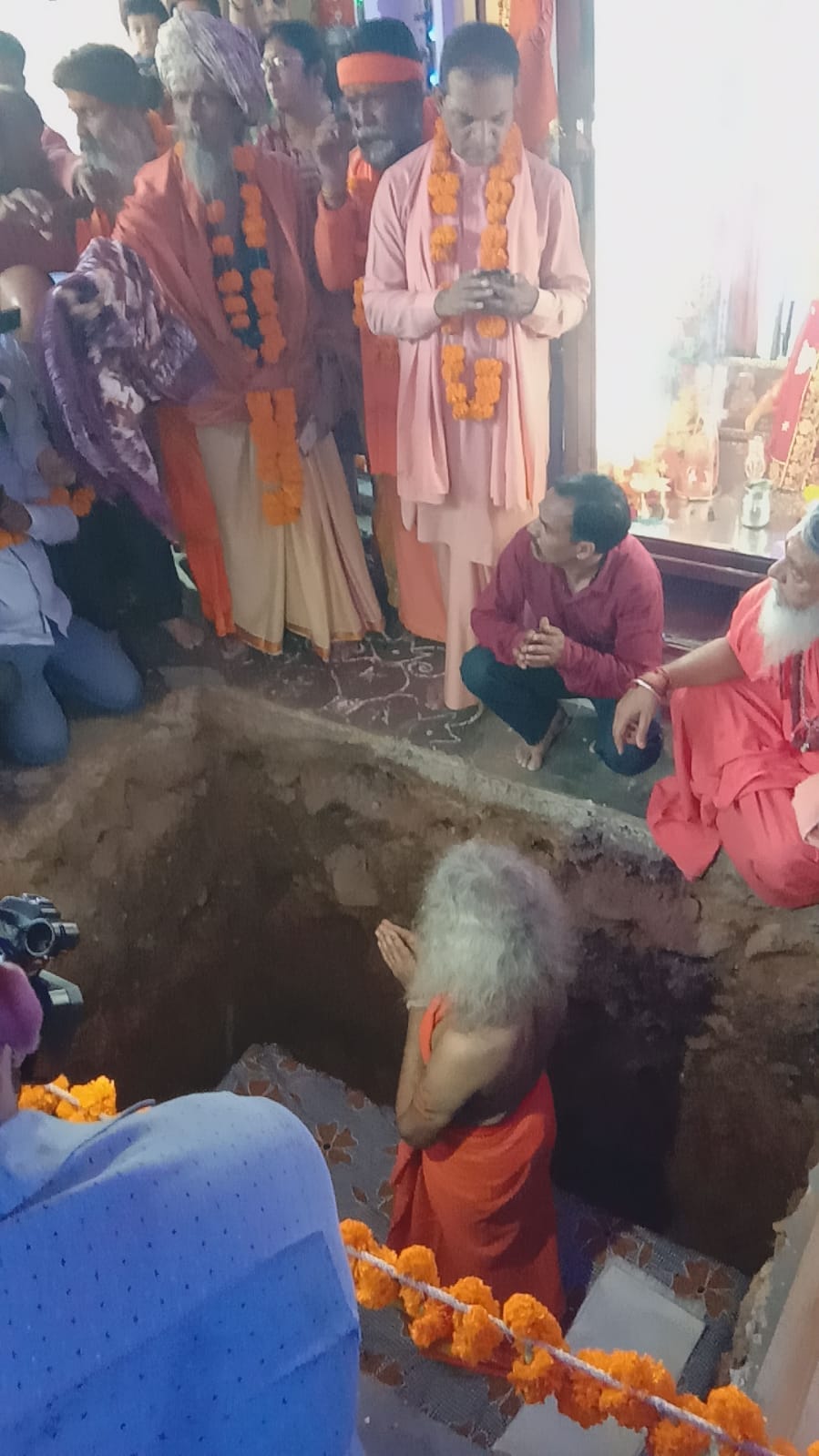 Bhopal News: Purushottamand Maharaj took underground samadhi for 72 hours in Bhopal