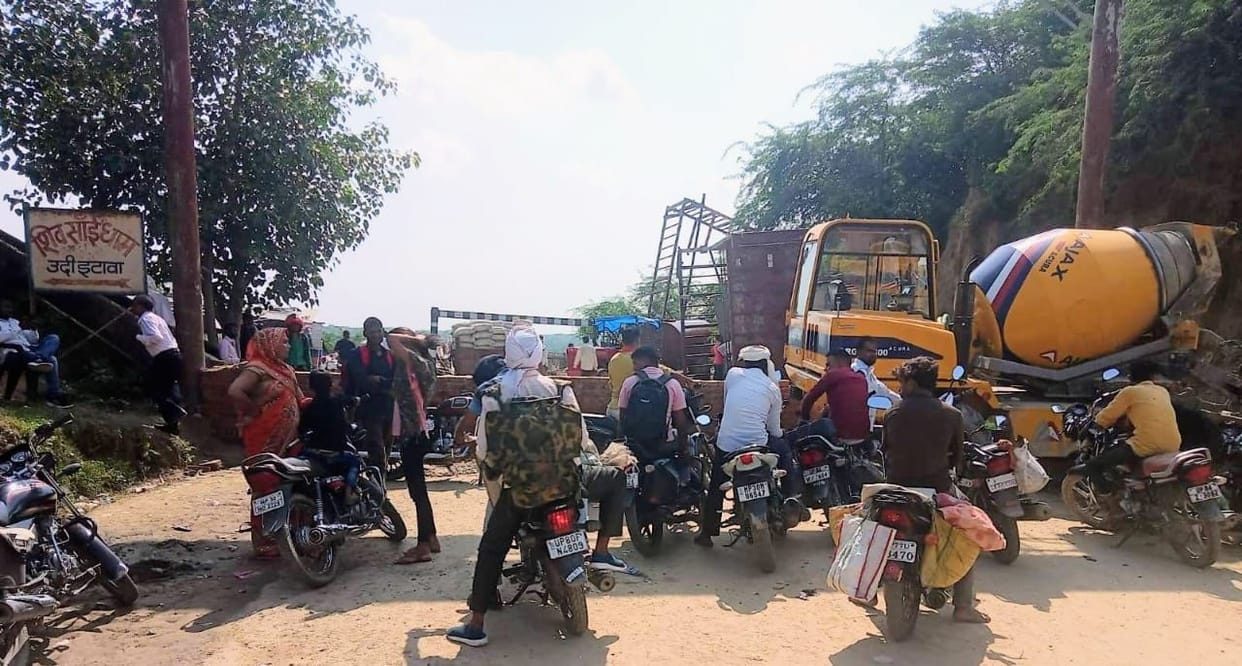 Even after the Chambal bridge was closed, the bike riders were leaving, the police chased