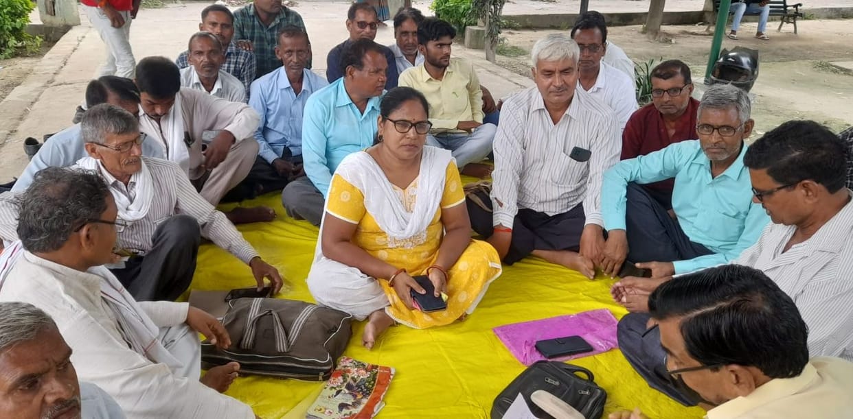 Hardoi, Pressure to open account in co-operative bank