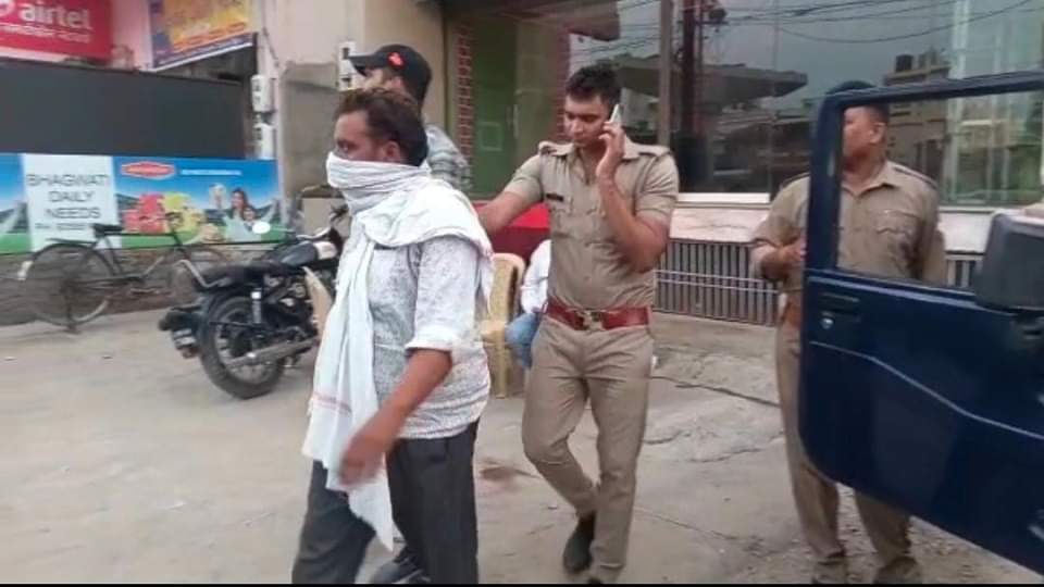 Police Exposed Married women Prostitution Racket In Agra Hotel