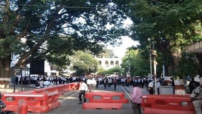 MP News: Lawyers riot in Jabalpur High Court, sabotage in Chief Justice's court, scuffle with security officer