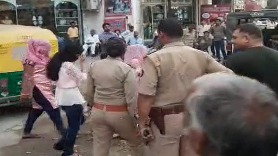 Police Exposed Married women Prostitution Racket In Agra Hotel