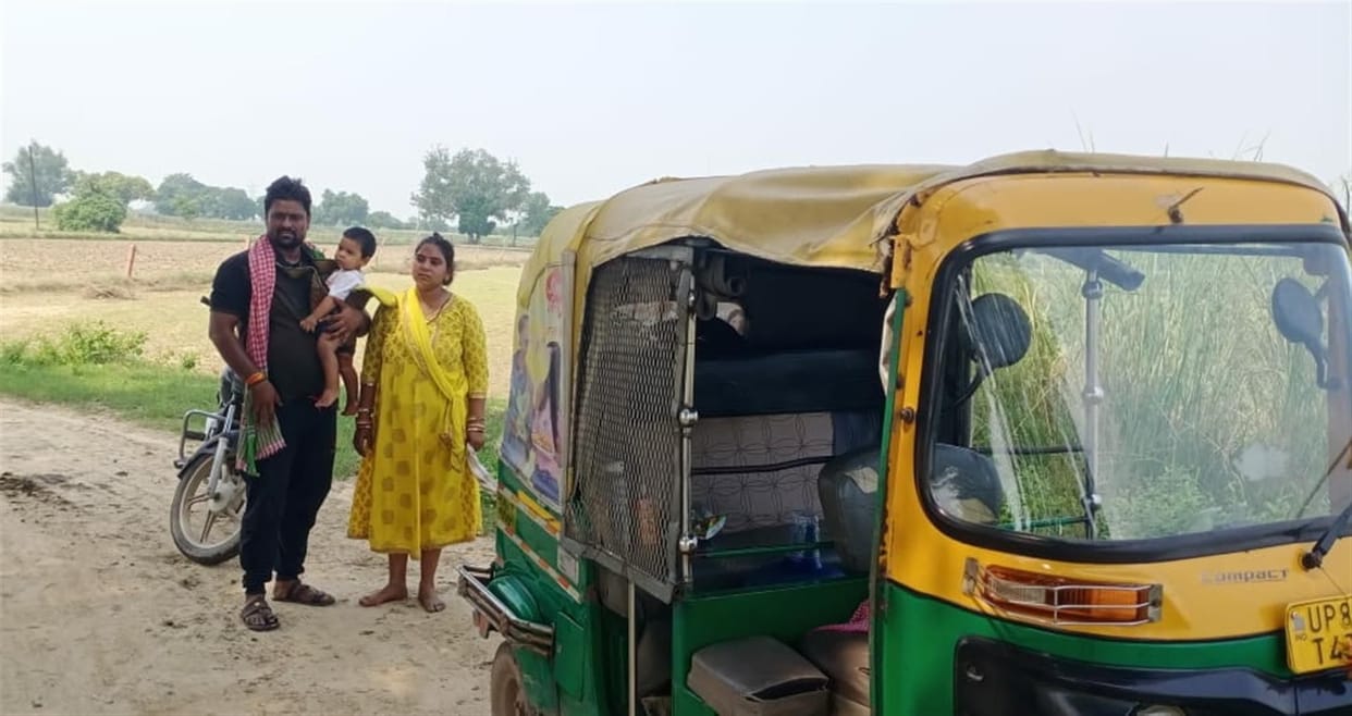 Hathras: After the fulfillment of the vow, the couple reached the court of Bhadrakali after walking 50 km.