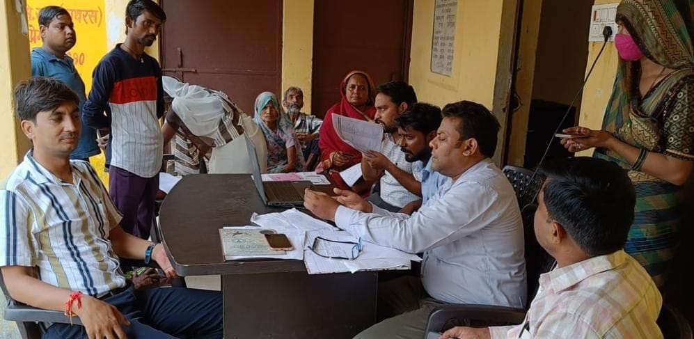 Hathras: CMO took stock of Ayushman card camps