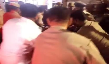 Police Encounter in jaunpur RS One lakh awarded criminal injured due to bullet shot