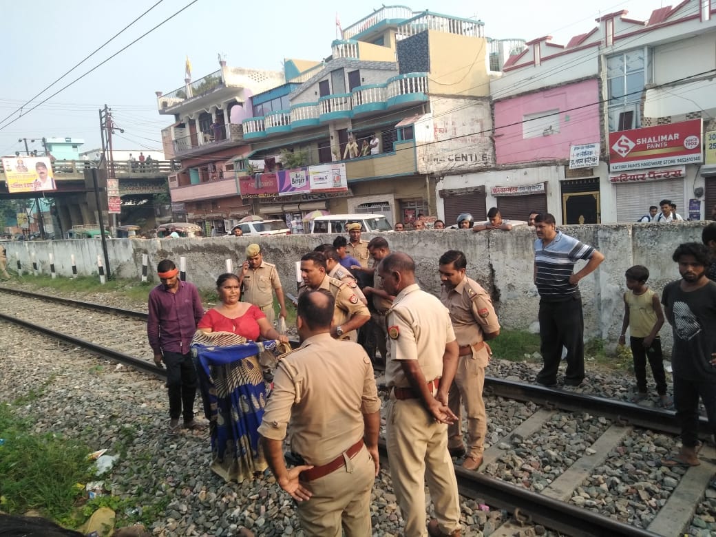The body of a young man who ran away with a girl was found on the railway track in Farrukhabad