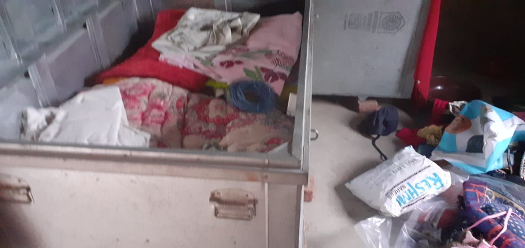 Lakhs looted by threatening to kill the child