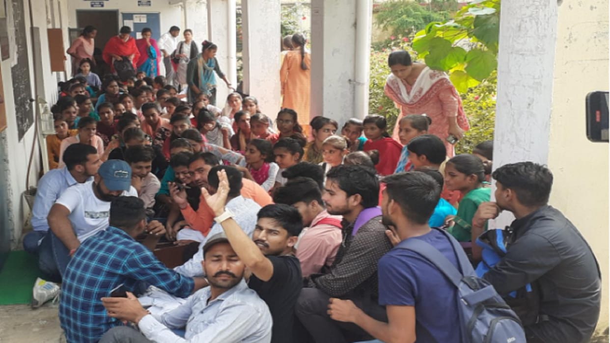 BA Students have hostage Principal and staff in college after not getting smartphne