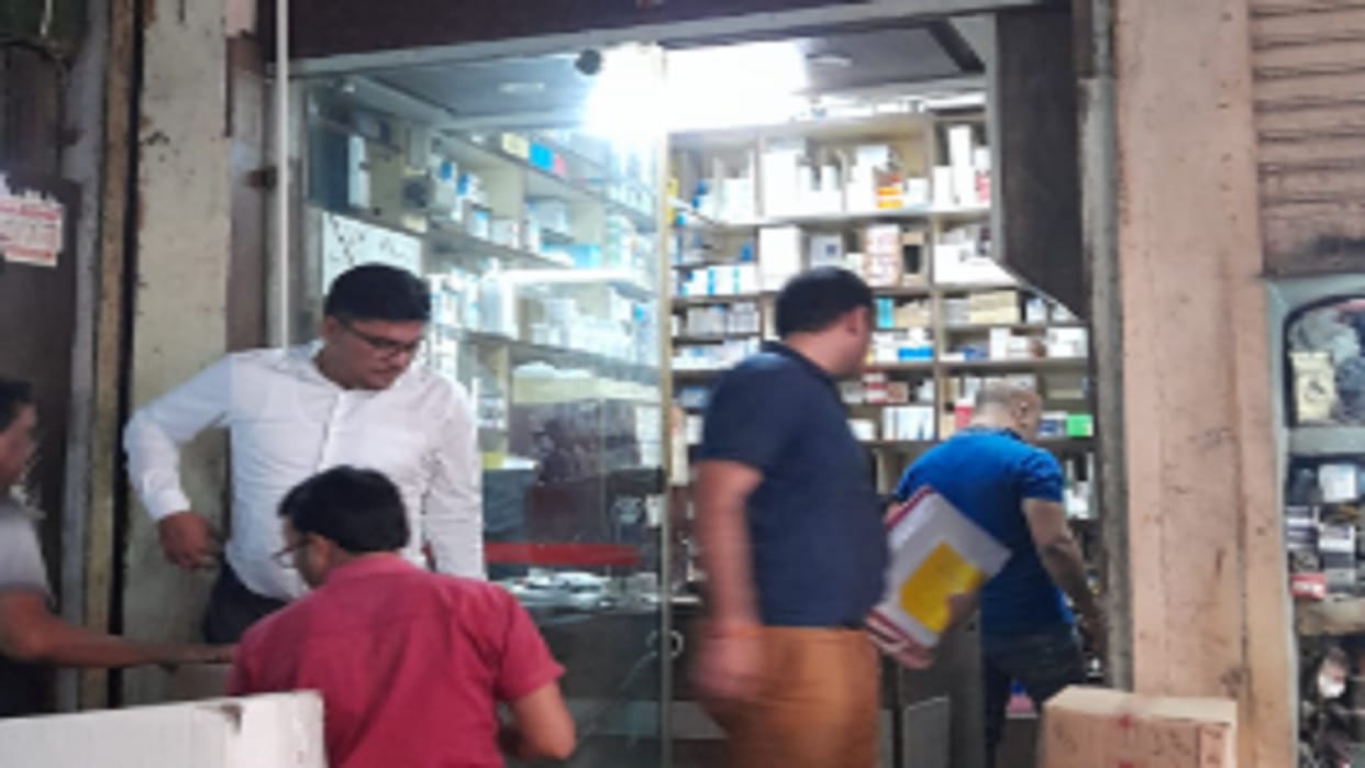 MEERUT: Narcotics team raid on sm medicos in khair nagar