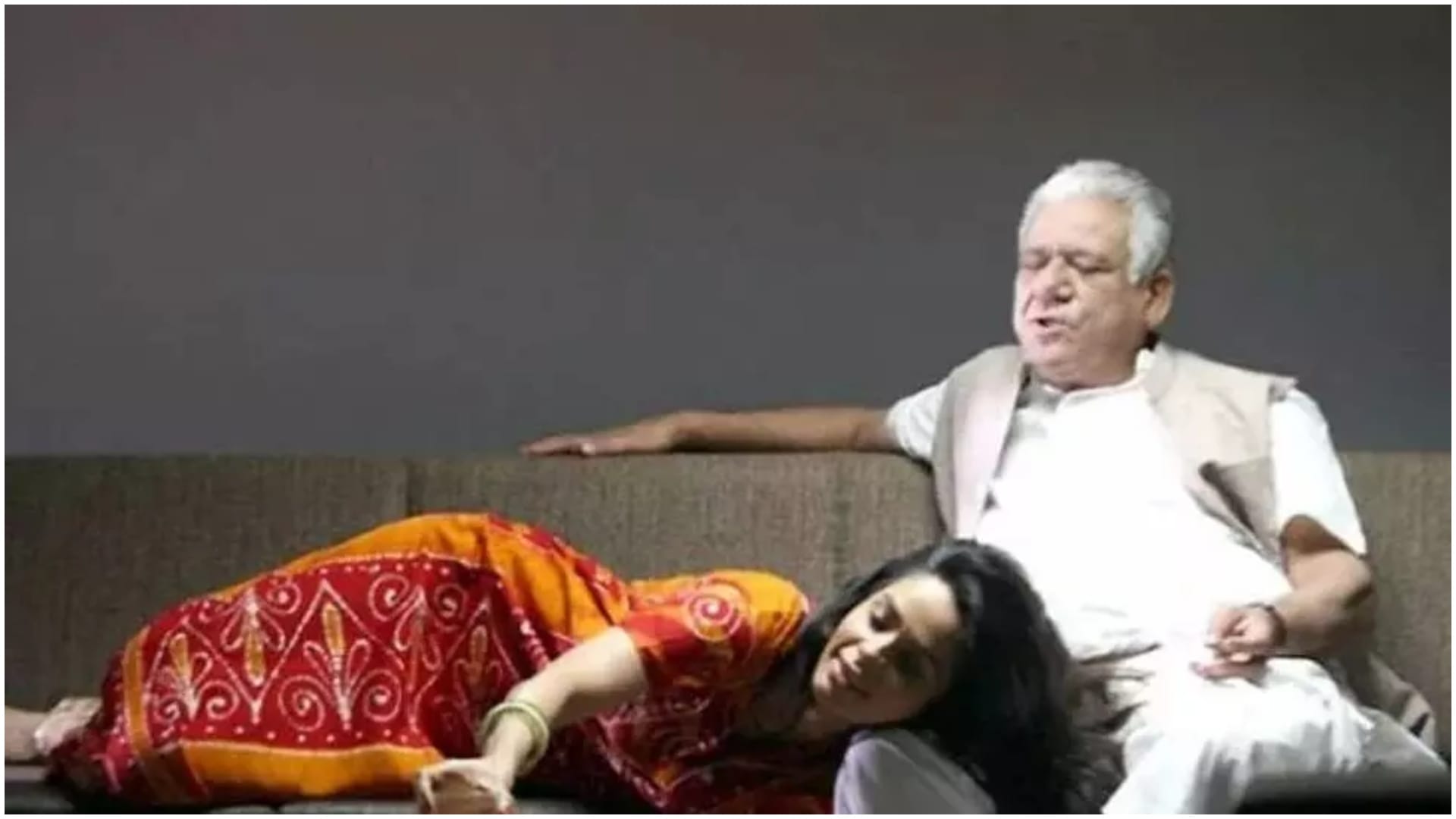 Actors who gave bold scene in old age from Shakti Kapoor om puri naseeruddin shah  Amitabh bachchan in movies