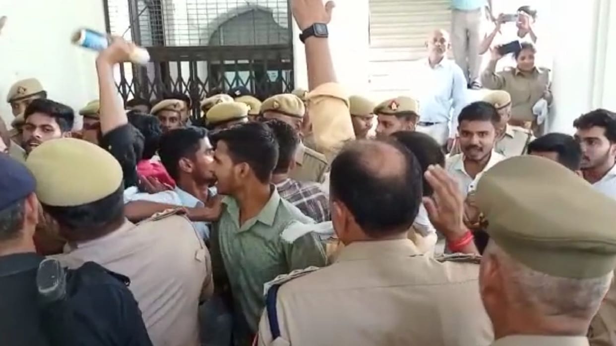 condition of many students sitting on hunger strike deteriorated, police arrested after a fight