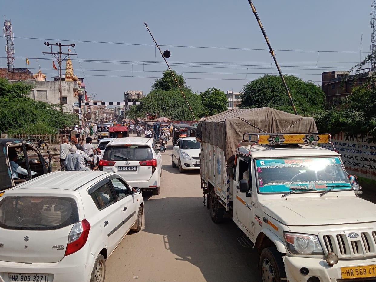 Even after three years there was no freedom from the jam at the only railway gate in the city