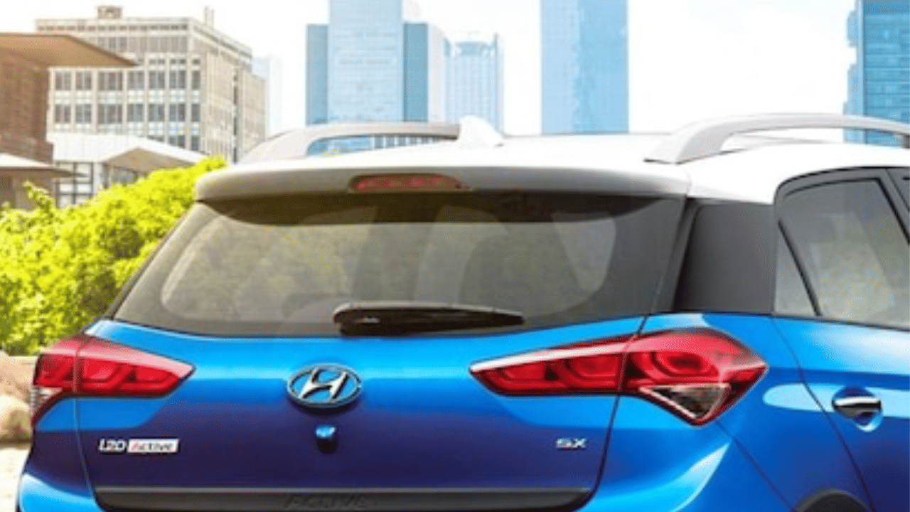 How useful is the rear wiper in the car, know why rear wipers are missing in sedan cars