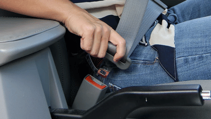 Mumbai police warns driving motor vehicle without wearing seat belts shall be punishable news in hindi