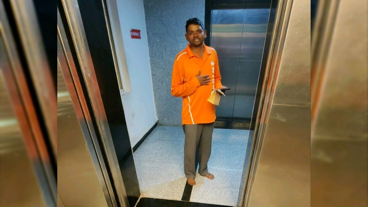 Delivery Boy Came To Give food barefoot man shared the story on Linkedin