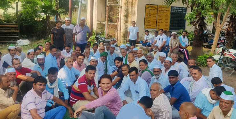 Negotiations between farmers and officials, no consensus reached