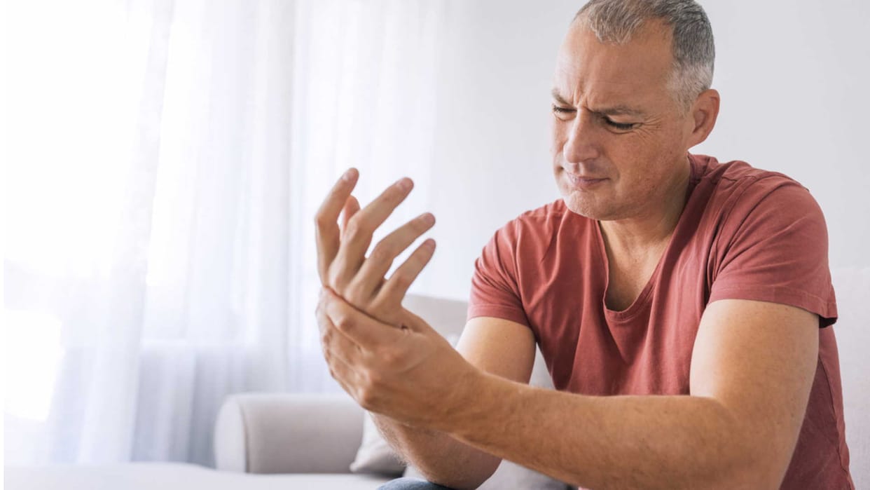 numbness and tingling in hands and feet, know what disease causes this problem