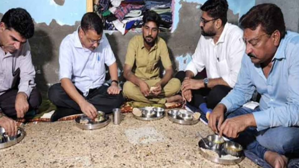 auto driver who invited Kejriwal for food has called himself the administrator of Prime Minister Narendra Mod