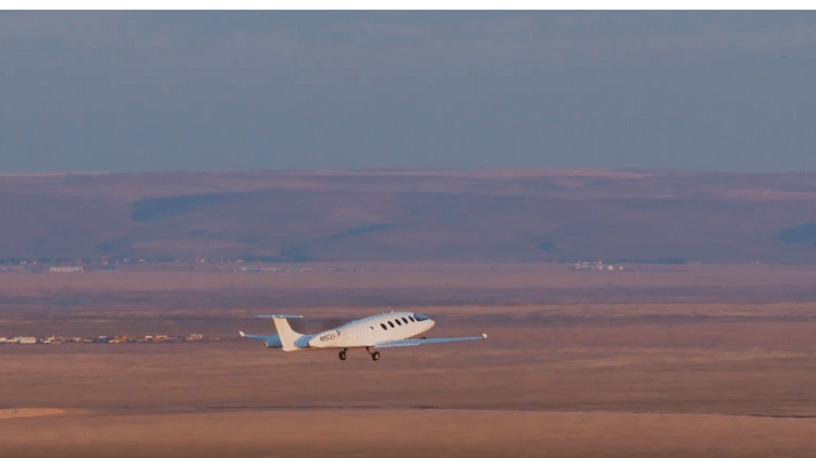 Emergency Landing: कर्नाटक में दो सीटों वाले विमान को आपात स्थिति में उतारा गया, दोनों पायलट जख्मी