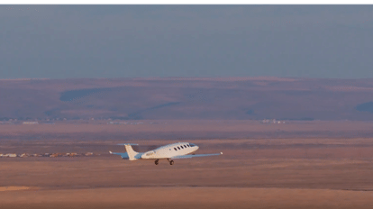 Emergency Landing: कर्नाटक में दो सीटों वाले विमान को आपात स्थिति में उतारा गया, दोनों पायलट जख्मी A two-seater training aircraft belonging to Redbird Aviation made an emergency landing in Karnataka