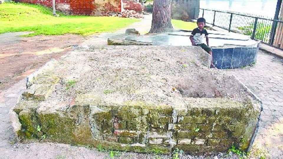 Gandhi Jayanti 2022 Mahatma Gandhi lived in garden of Etmaddaula now turned into ruins in agra