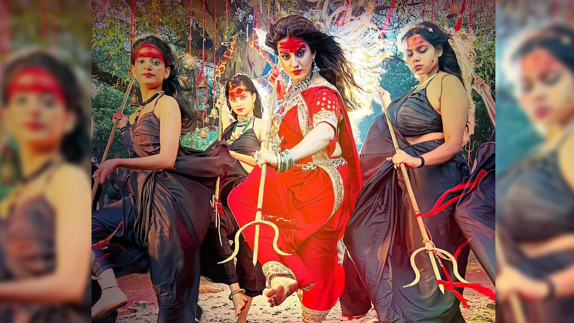 bhojpuri actress akshara singh navratri special song chausath joginiya maayi viral on social media
