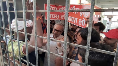 students held two professors hostage for hours in protest against fee hike