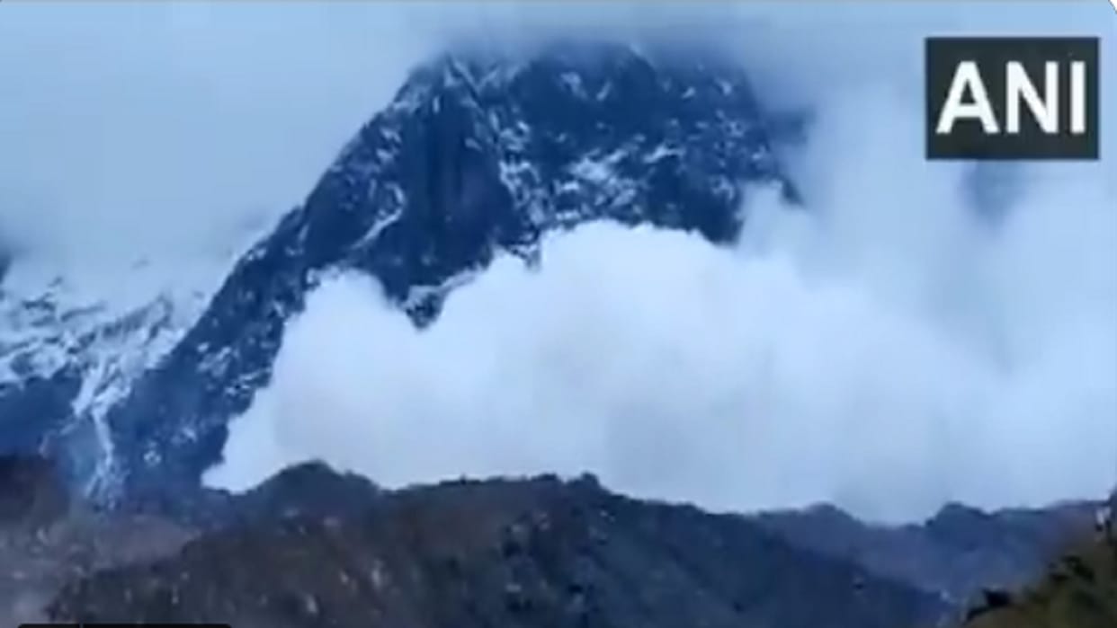 An avalanche occurred in Himalayan region but no damage was sustained to the Kedarnath temple