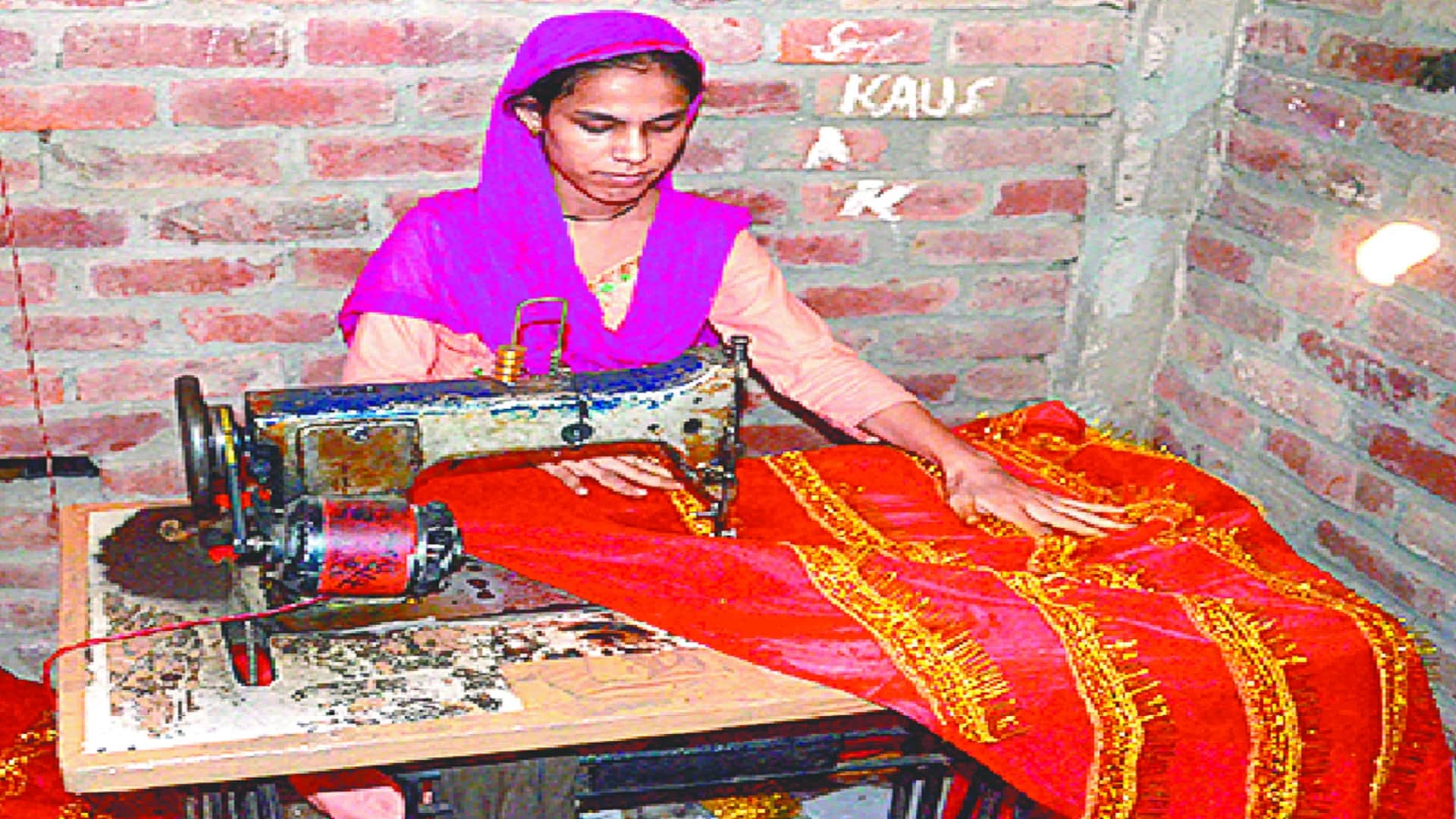 Navratri 2022: Muslim women are rooting the stars of harmony in Chunari of Devi Maa in Baghpat
