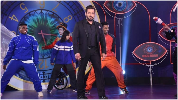 Bigg Boss 16 Live Updatesबेड को लेकर निमरत पर भड़कीं अर्चना साजिद खान 