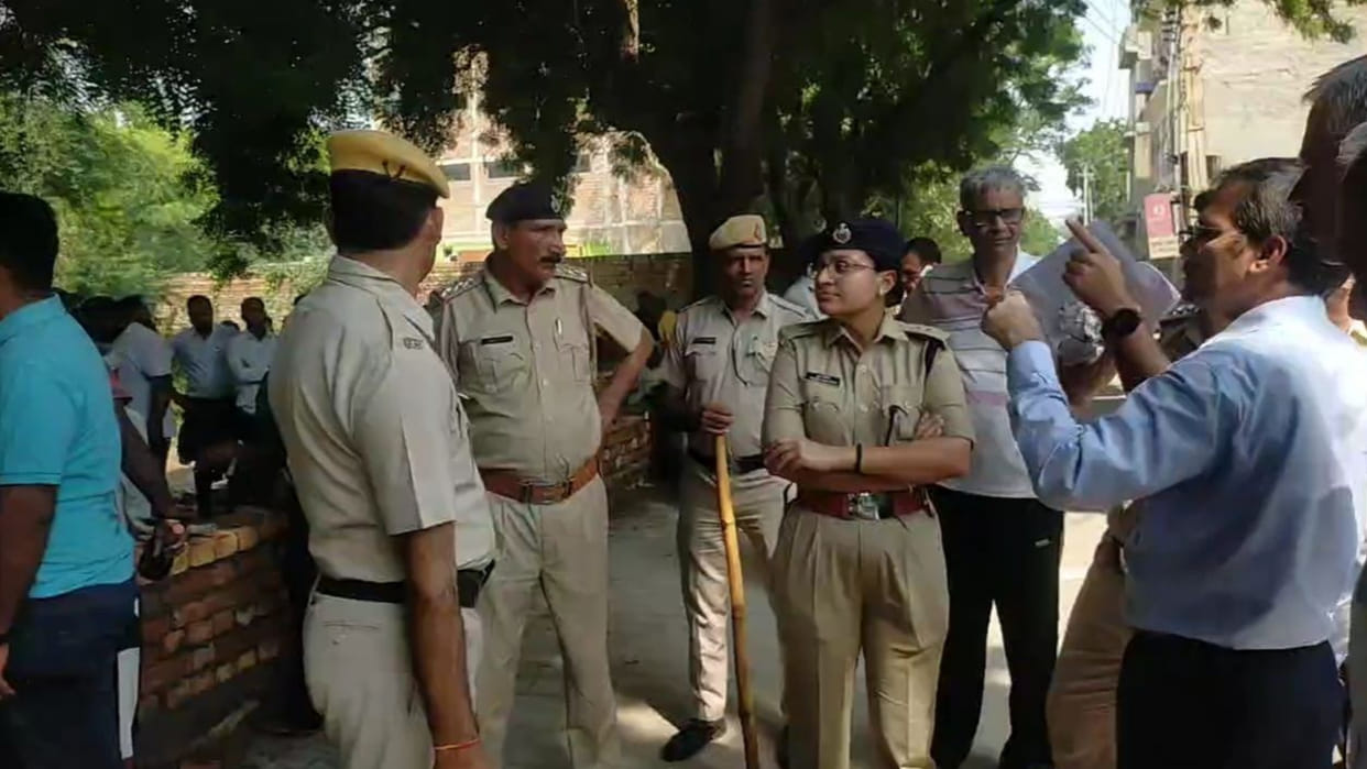 Clashes with electricity workers over land dispute in Hisar