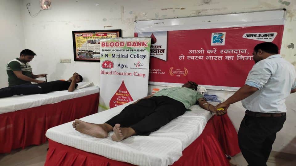 many people donated blood in Amar Ujala Foundation blood donation camp in Agra