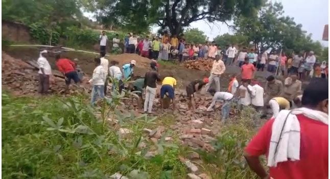 3 labous died due to wall collapse in Chandauli three lives were buried in rubble see photos