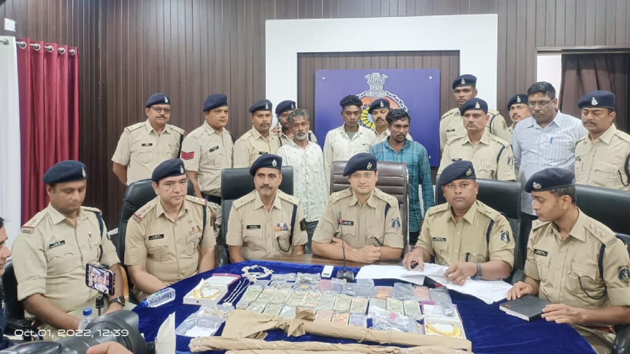 chhattisgarh durg murder case; younger brother killed husband-wife and two children