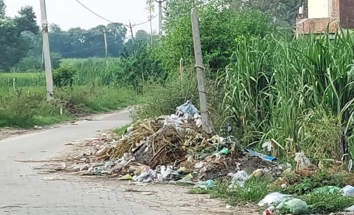 People upset due to dirt and water logging in Doulcha