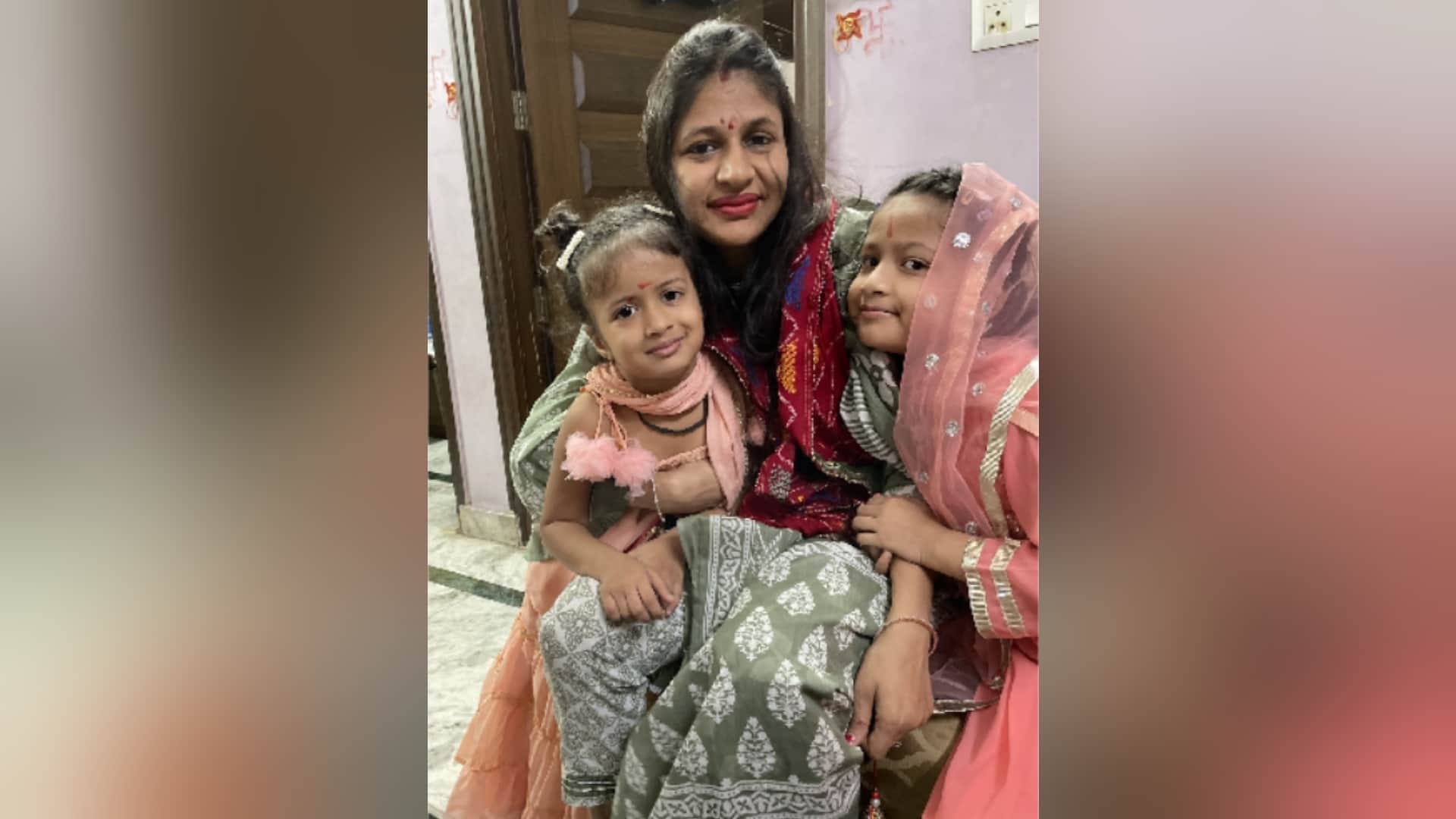 Businessman wife committed suicide along with her two daughters in Delhi