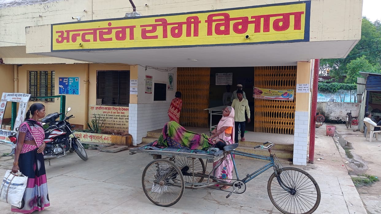 Ambulance not reached for two and a half hours, pregnant woman was taken to hospital on handcart