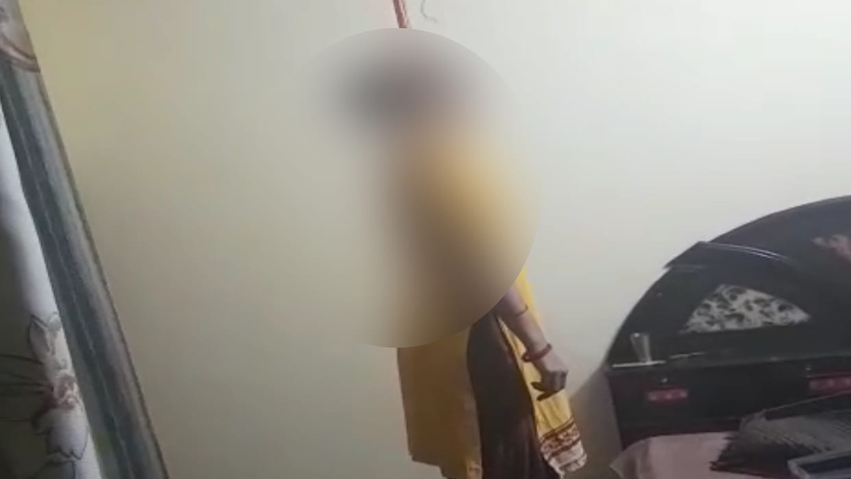 Woman suicide by Hanging herself over rift with husband,  Bijnor police saved life by giving CPR