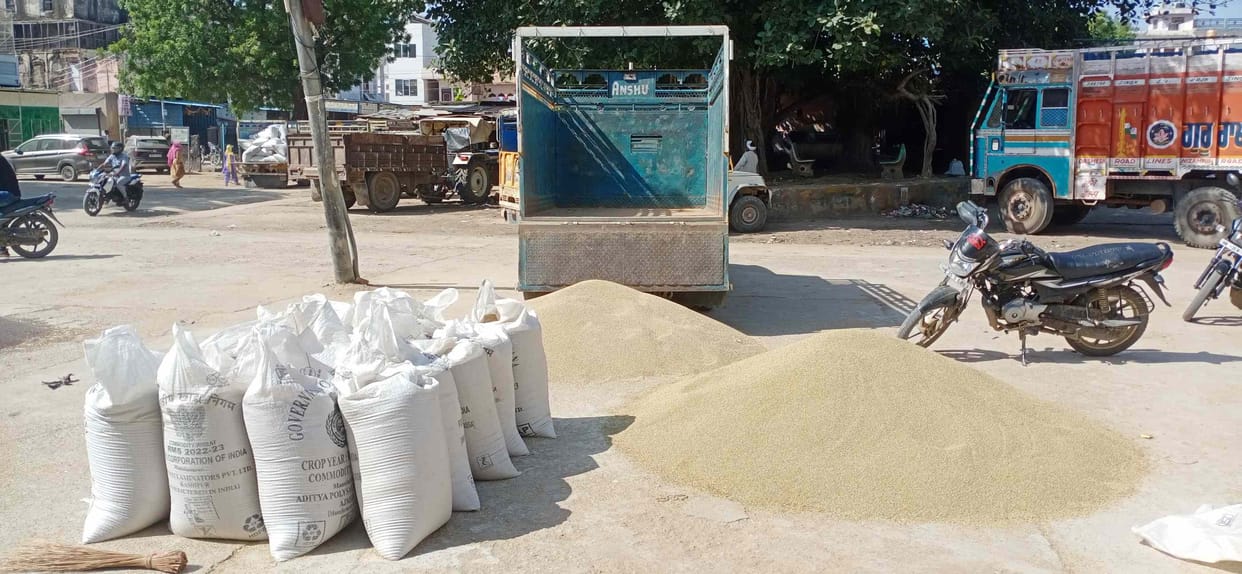 Only twenty quintals of millet were purchased on the first day