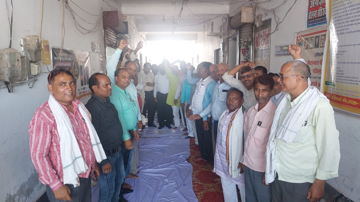 Insurance agents boycott work