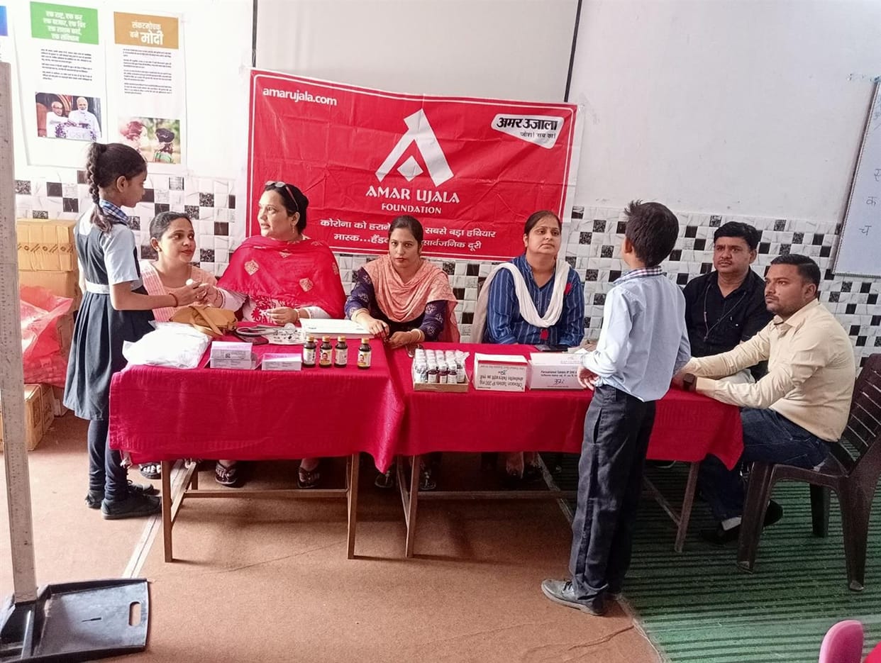 Hathras: Health checkup of 500 children, medicines distributed in the camp