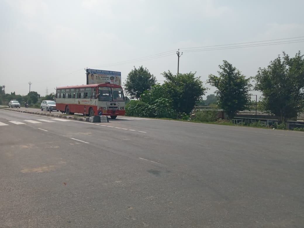 Hathras: Roadways buses not coming inside the city, passengers upset