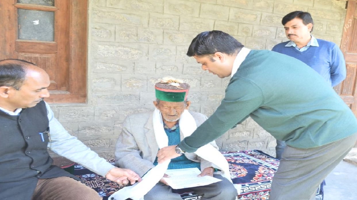 International Older Persons Day: Shyam Saran Negi, the country's first voter honored