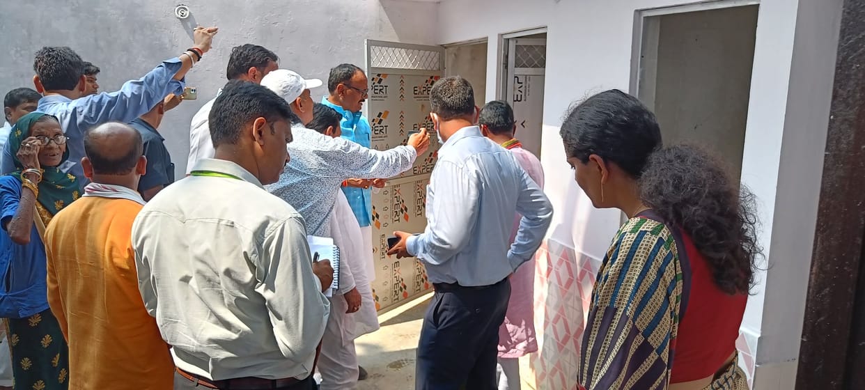 There is no water in the pot of community toilet, expressed displeasure