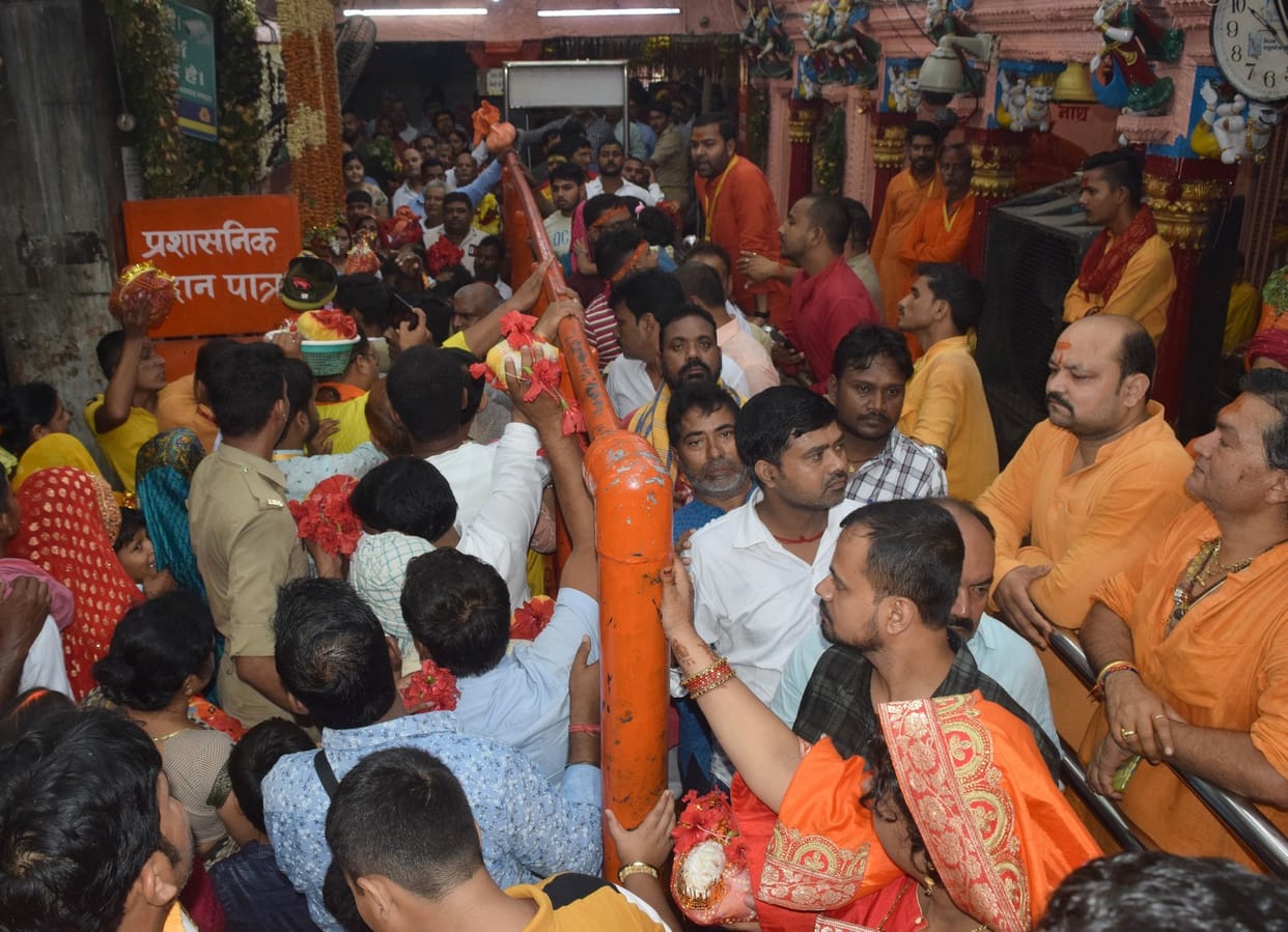 Devotees thronging Vindhyachal on Shashthi