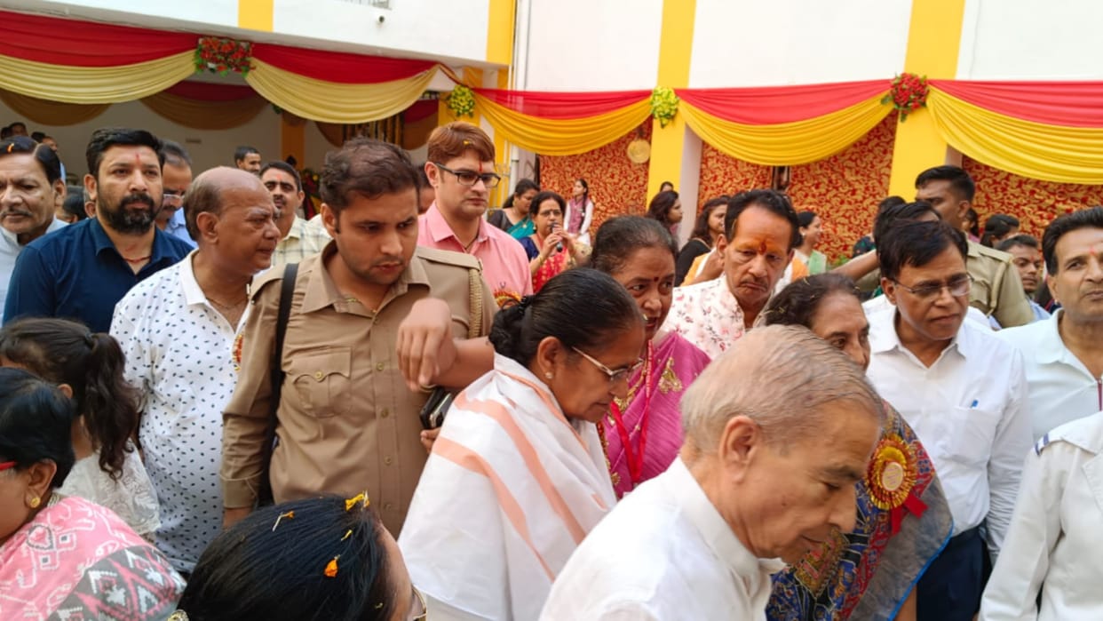 Minister of State for Secondary Education, Gulab Devi, spoke in Meerut, there is no word of confusion in the Y