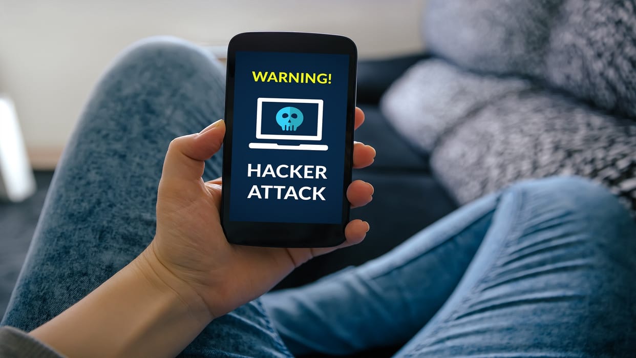 how to protect the mobile phone from hackers follow these steps