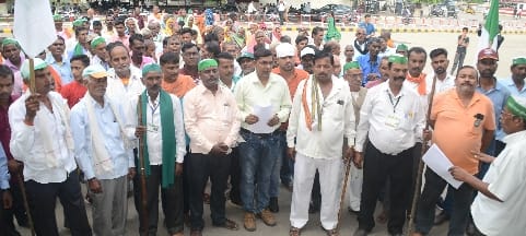 BKYU workers roared for the demand for long route trains